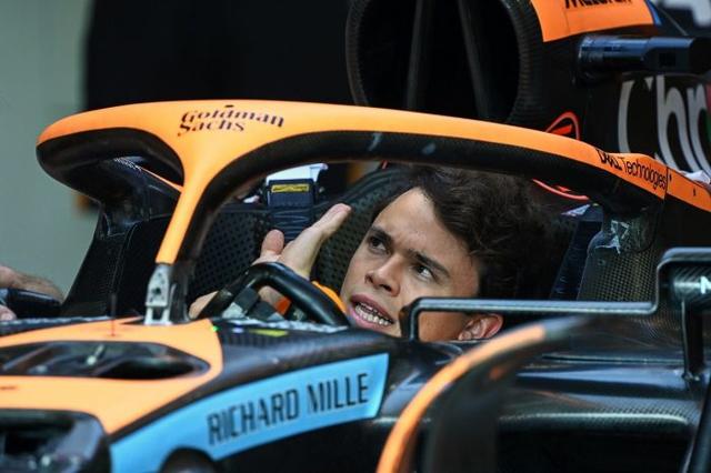 雷诺车队鏖战梅赛德斯，皮亚斯特里高光表现