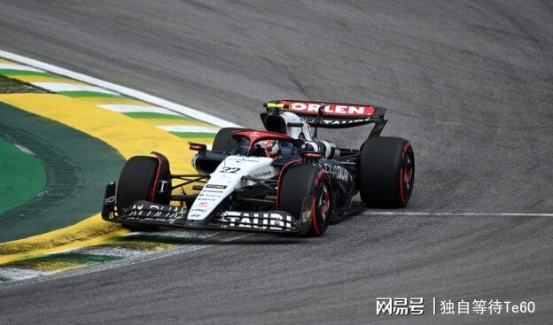 红牛车队鏖战哈斯车队，拉塞尔惊艳四座