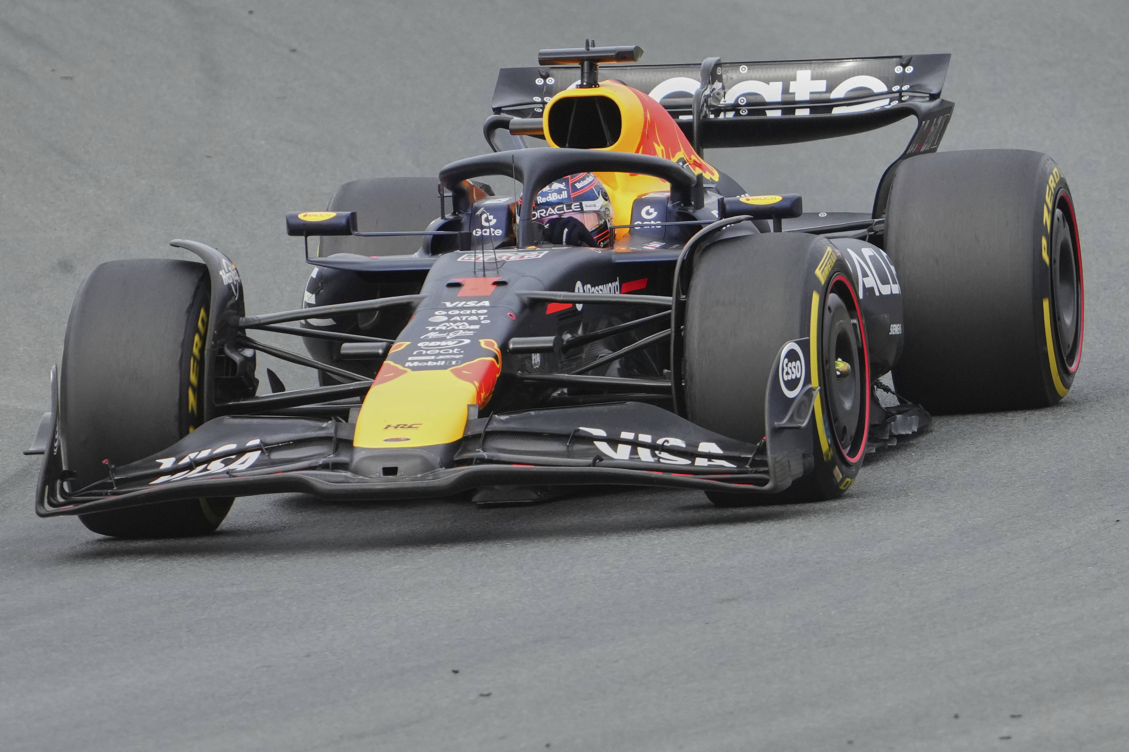 迈凯伦轻取红牛二队,拉塞尔统治全场 迈凯伦轻取红牛二队,拉塞尔统治全场