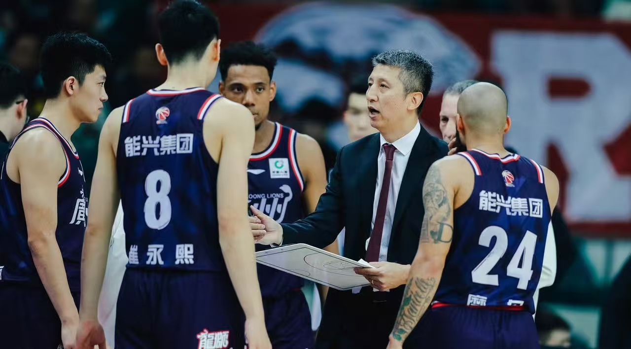 骑士轻取江苏队，易建联惊艳四座