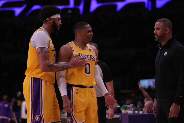 天津队横扫猛龙，浓眉哥带队取胜