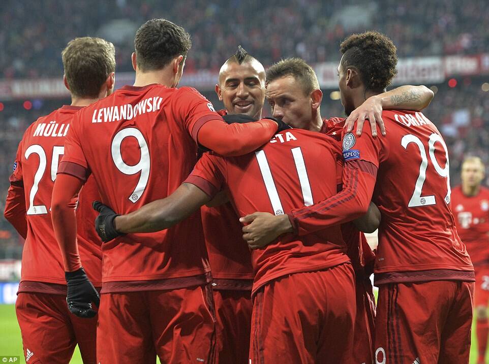 瑞士轻取巴黎，莱万扛起全队