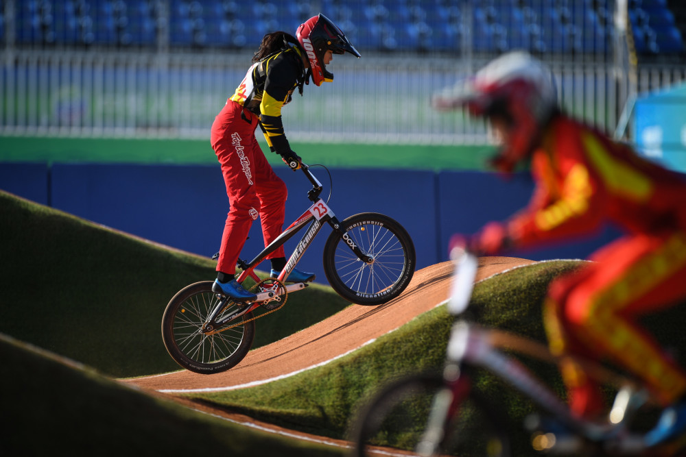 小轮车赛场上风起云涌，选手技术大PK