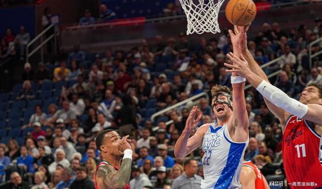 快船队员火力全开，轻松击败对手