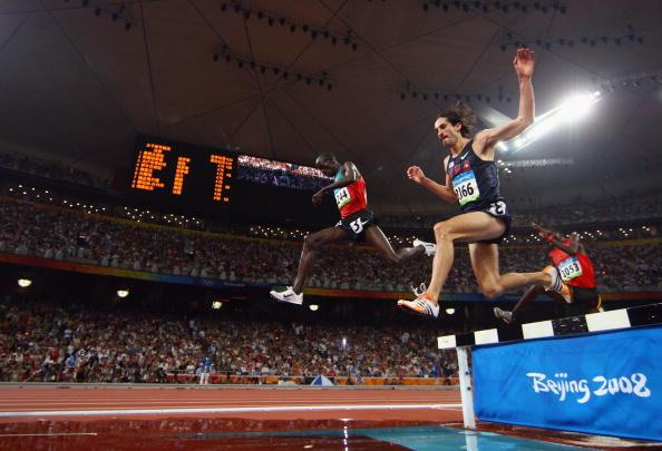 运动员们在赛场上超越自我，创造奇迹