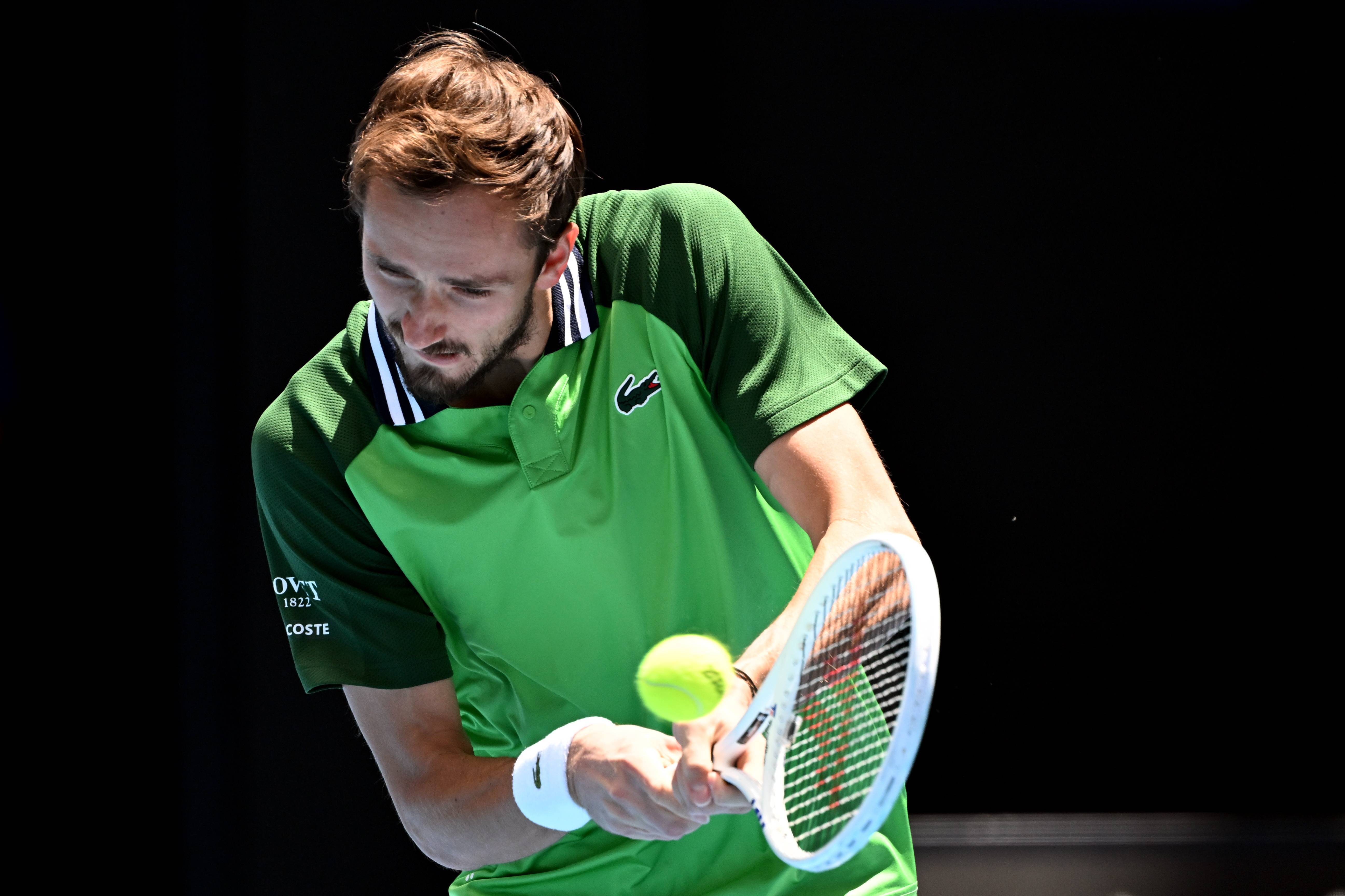 英国网球队爆冷西班牙网球队，梅德韦杰夫完成帽子戏法