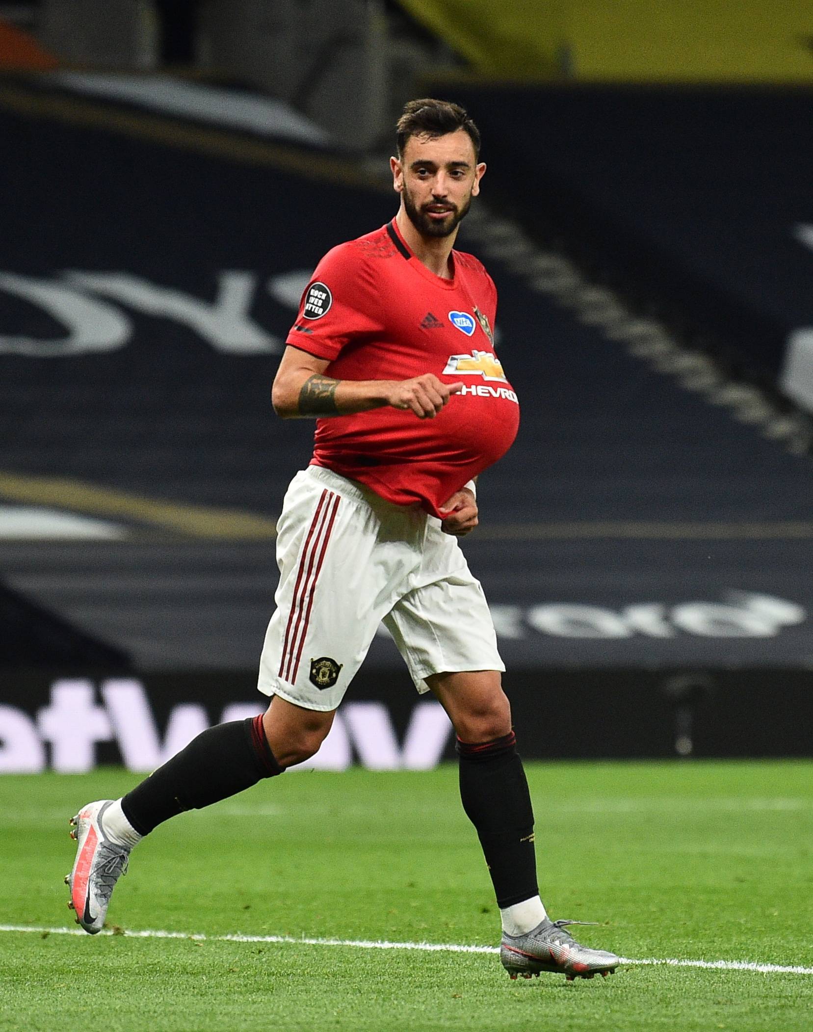 热刺主场遭遇窘境,迎来连败 热刺主场遭遇窘境,迎来连败