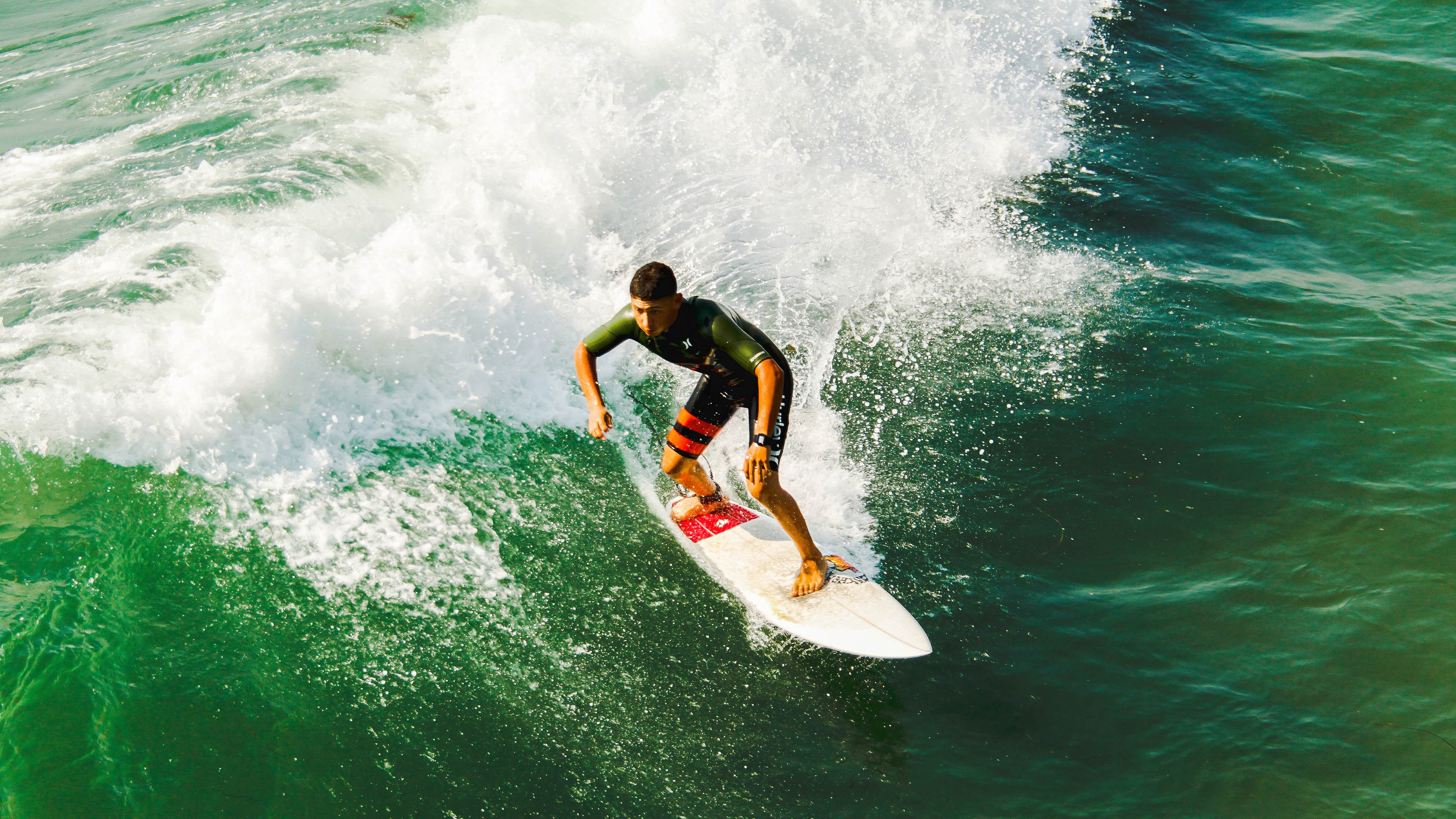 赛道上的逆袭,塞恩斯高光表现引领迈凯伦逆转梅赛德斯